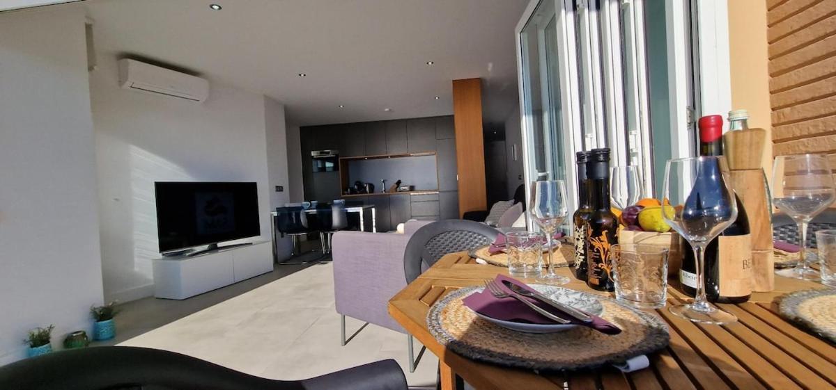 & Quite 2bdr Beachfront Fuengirola